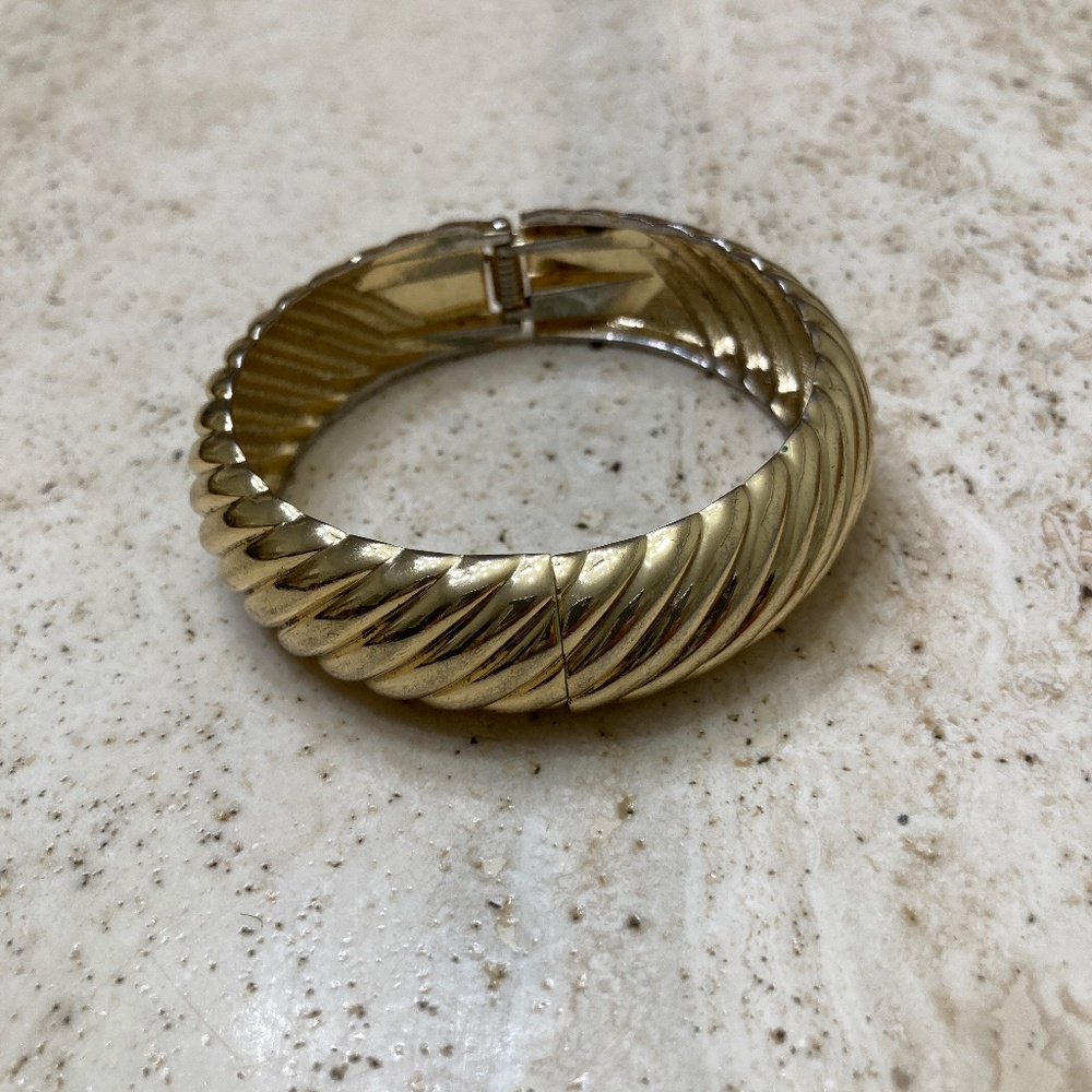Bangle Sculpted Ribbed Hinge Bracelet In Gold
